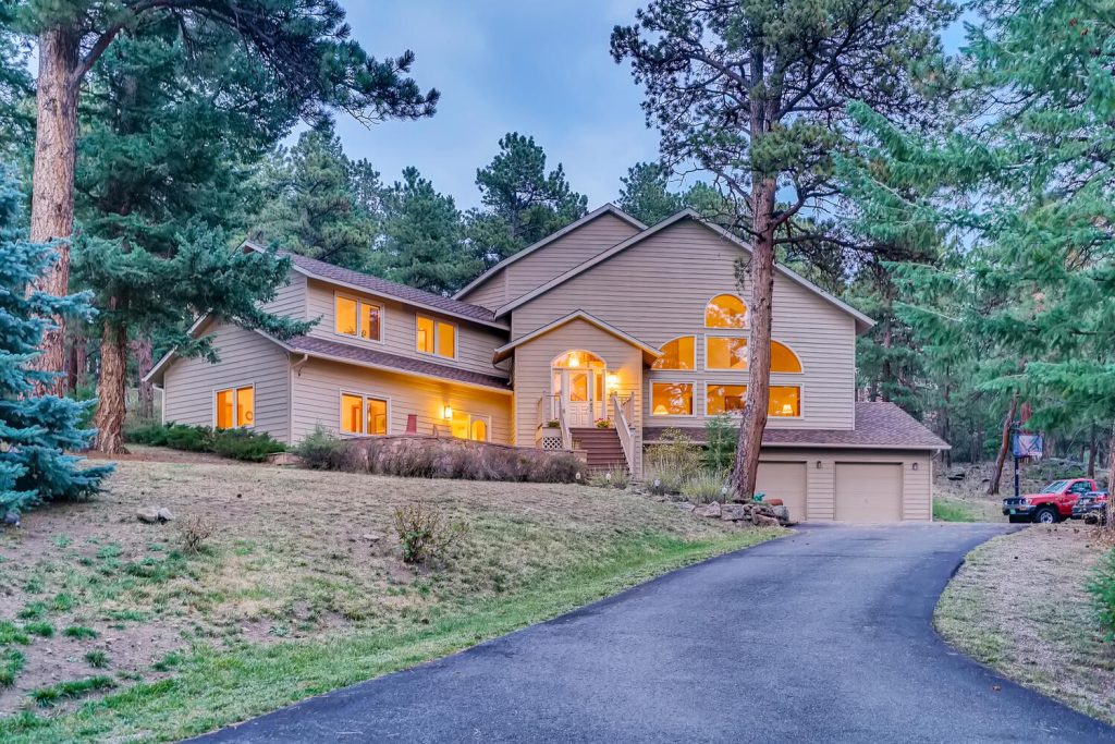 25109-sunset-ln-Evergreen-CO-large-003-003-Exterior-Front-1500x1000-72dpi-2