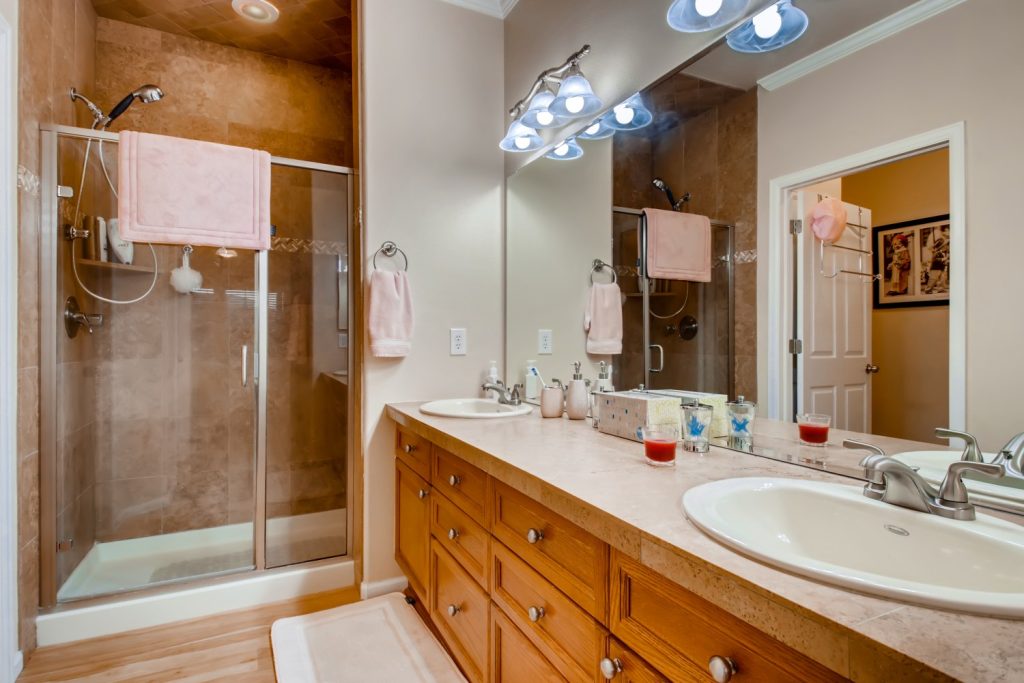15501-East-112th-Ave-29D-Commerce-City-CO-Web-Quality-016-25-Primary-Bathroom