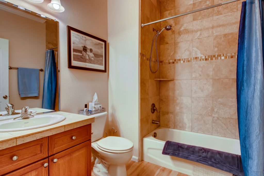 15501-East-112th-Ave-29D-Commerce-City-CO-Web-Quality-020-31-Bathroom