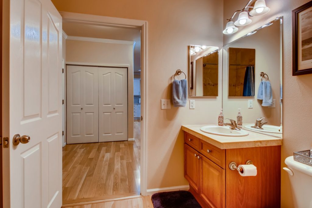 15501-East-112th-Ave-29D-Commerce-City-CO-Web-Quality-021-32-Bathroom